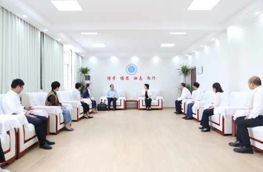 美国桥水州立大学杜荣佳教授应邀访问我校