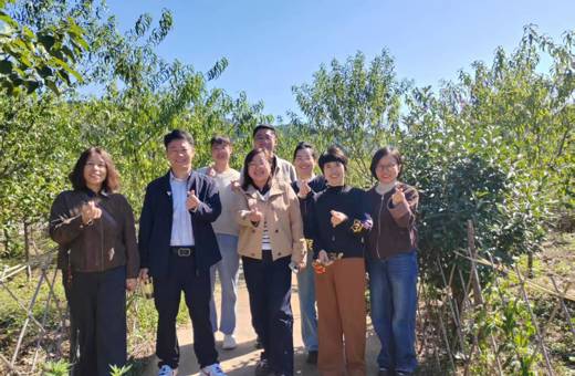 国际交流与合作处组织开展2026年秋游采摘活动